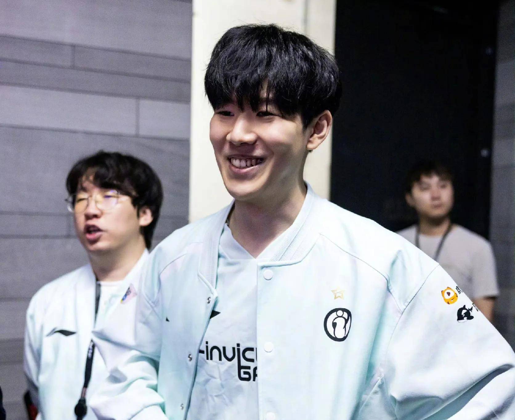 的中场配置 的中场配置