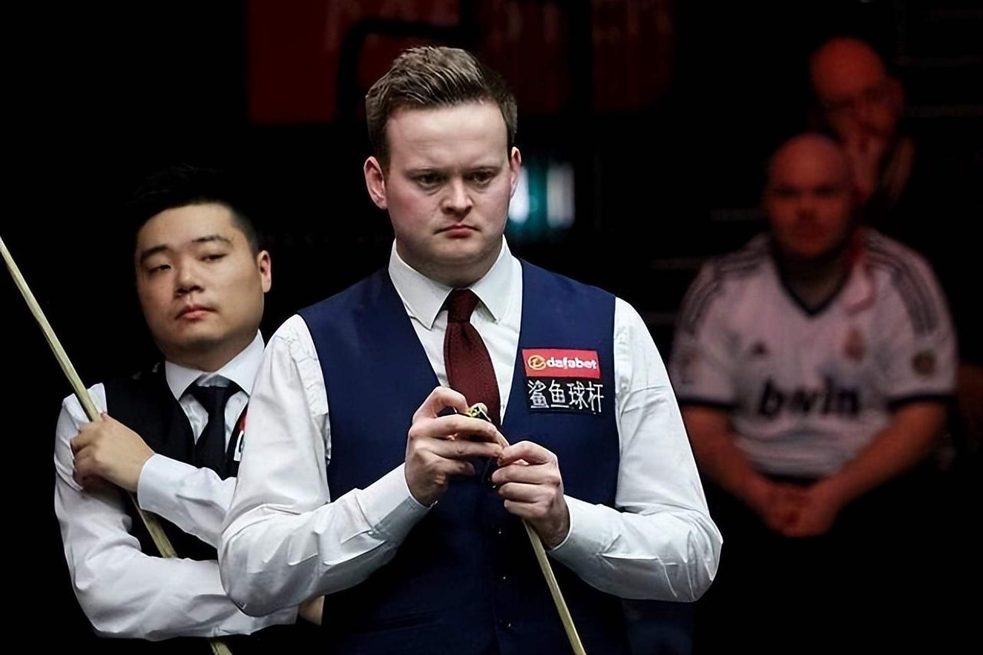 两端的表现 两端的表现