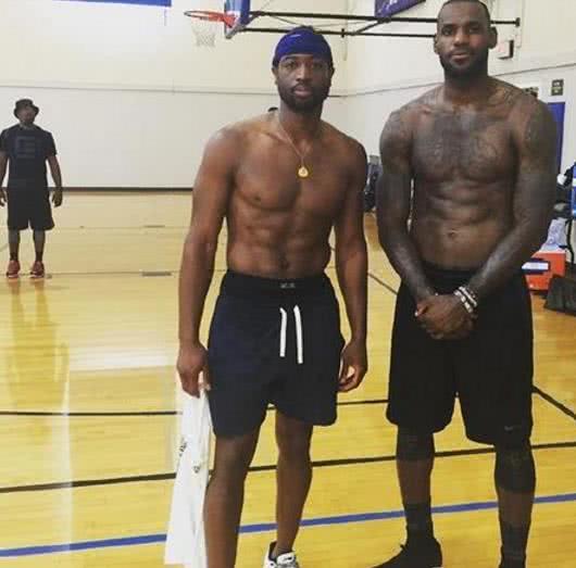 改由怀特与 改由怀特与